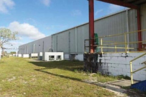Propiedad comercial en venta en Clewiston, Florida № 1973362 - foto 9