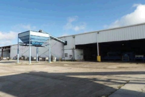 Propiedad comercial en venta en Clewiston, Florida № 1973362 - foto 5