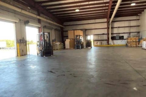 Propiedad comercial en venta en Clewiston, Florida № 1973362 - foto 12