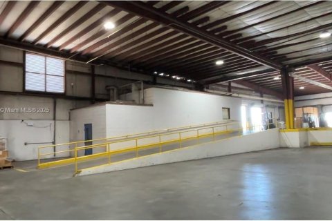 Propiedad comercial en venta en Clewiston, Florida № 1973362 - foto 10