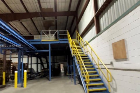 Propiedad comercial en venta en Clewiston, Florida № 1973362 - foto 22