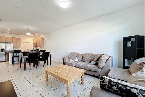 Townhouse in Ocoee, Florida 4 bedrooms, 166.2 sq.m. № 2143420 - photo 13