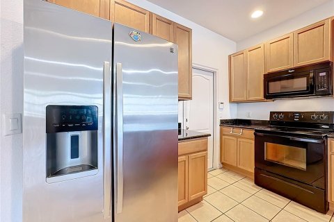 Townhouse in Ocoee, Florida 4 bedrooms, 166.2 sq.m. № 2143420 - photo 4