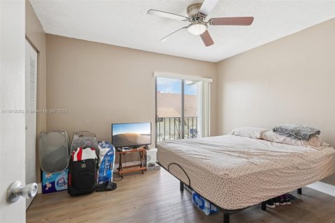 Villa ou maison à vendre à Miami, Floride: 2 chambres, 88.44 m2 № 1974182 - photo 19