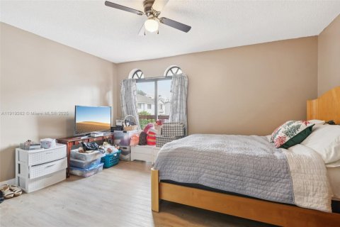 Villa ou maison à vendre à Miami, Floride: 2 chambres, 88.44 m2 № 1974182 - photo 17