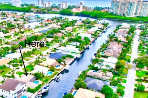 House in Boca Raton, Florida 3 bedrooms, 161.56 sq.m. № 850129 - photo 1