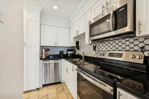 Condo in Saint Petersburg, Florida, 1 bedroom  № 2212136 - photo 15