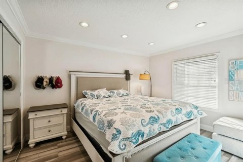 Condo in Saint Petersburg, Florida, 1 bedroom  № 2212136 - photo 18