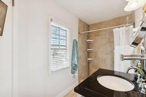 Condo in Saint Petersburg, Florida, 1 bedroom  № 2212136 - photo 20