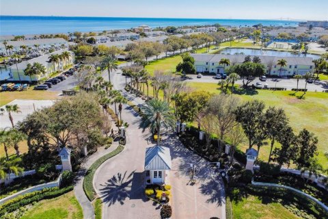 Condo in Saint Petersburg, Florida, 1 bedroom  № 2212136 - photo 30