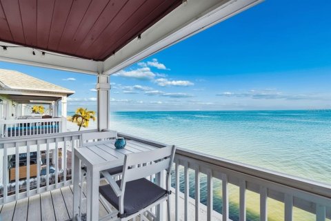 Condo in Saint Petersburg, Florida, 1 bedroom  № 2212136 - photo 8