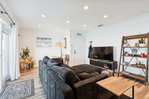 Condo in Saint Petersburg, Florida, 1 bedroom  № 2212136 - photo 11