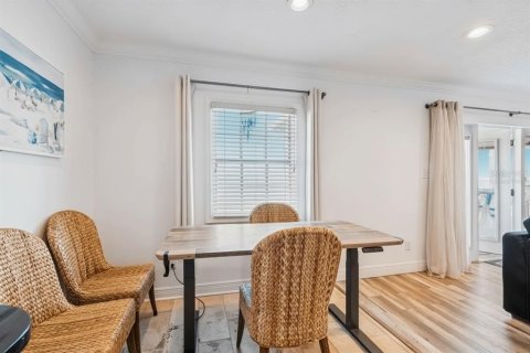 Condo in Saint Petersburg, Florida, 1 bedroom  № 2212136 - photo 14