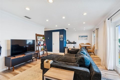 Condo in Saint Petersburg, Florida, 1 bedroom  № 2212136 - photo 12