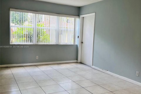 Copropriété à vendre à Hallandale Beach, Floride: 1 chambre, 62.99 m2 № 1985776 - photo 14