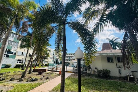 Copropriété à vendre à Hallandale Beach, Floride: 1 chambre, 62.99 m2 № 1985776 - photo 23