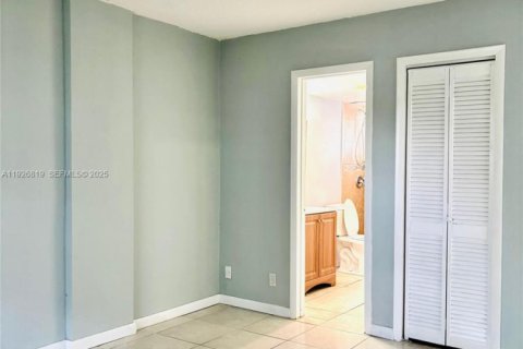 Copropriété à vendre à Hallandale Beach, Floride: 1 chambre, 62.99 m2 № 1985776 - photo 13