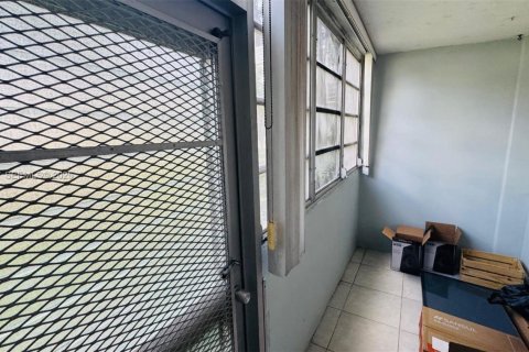 Copropriété à vendre à Hallandale Beach, Floride: 1 chambre, 62.99 m2 № 1985776 - photo 17