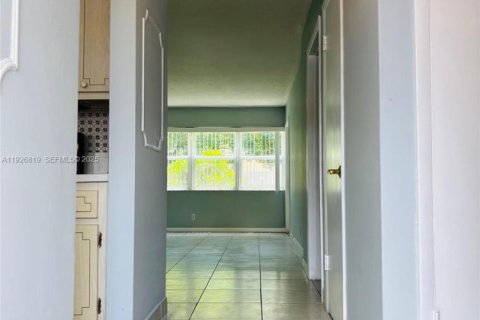 Copropriété à vendre à Hallandale Beach, Floride: 1 chambre, 62.99 m2 № 1985776 - photo 12