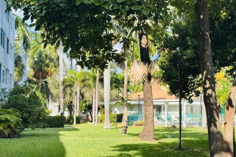 Copropriété à vendre à Hallandale Beach, Floride: 1 chambre, 62.99 m2 № 1985776 - photo 22