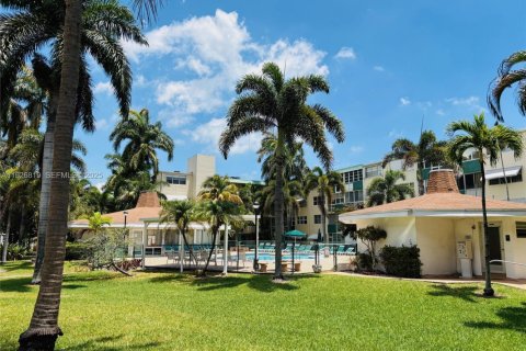 Copropriété à vendre à Hallandale Beach, Floride: 1 chambre, 62.99 m2 № 1985776 - photo 2