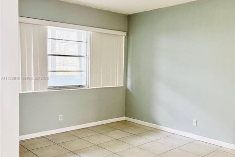 Copropriété à vendre à Hallandale Beach, Floride: 1 chambre, 62.99 m2 № 1985776 - photo 15