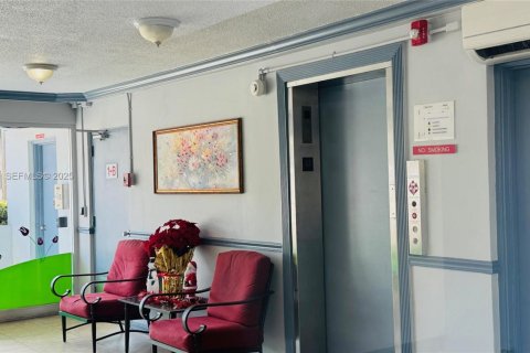 Copropriété à vendre à Hallandale Beach, Floride: 1 chambre, 62.99 m2 № 1985776 - photo 20
