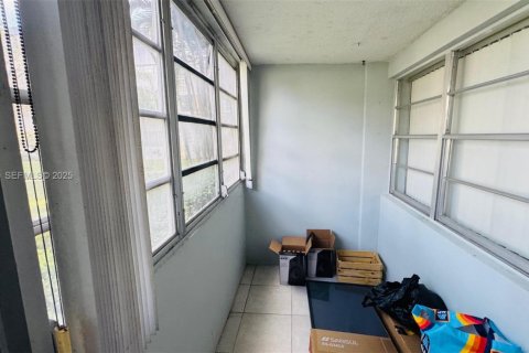 Copropriété à vendre à Hallandale Beach, Floride: 1 chambre, 62.99 m2 № 1985776 - photo 18