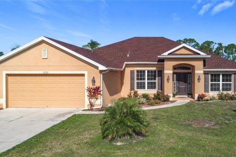 House in Punta Gorda, Florida 4 bedrooms, 213.77 sq.m. № 1815541 - photo 1