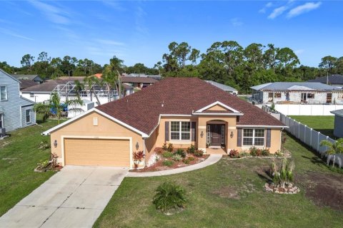 House in Punta Gorda, Florida 4 bedrooms, 213.77 sq.m. № 1815541 - photo 4