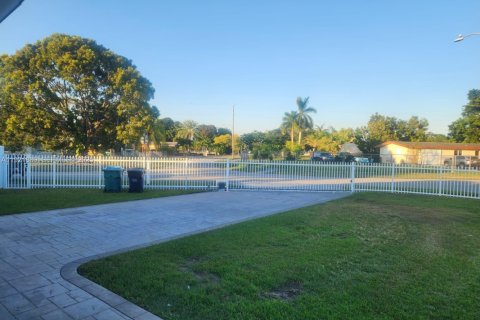 Villa ou maison à louer à Homestead, Floride: 3 chambres, 103.31 m2 № 1976673 - photo 4