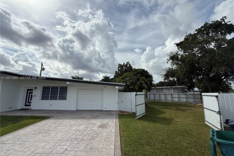 Villa ou maison à louer à Homestead, Floride: 3 chambres, 103.31 m2 № 1976673 - photo 2