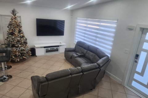 Villa ou maison à louer à Homestead, Floride: 3 chambres, 103.31 m2 № 1976673 - photo 7