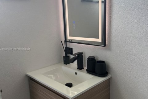 Villa ou maison à louer à Homestead, Floride: 3 chambres, 103.31 m2 № 1976673 - photo 14