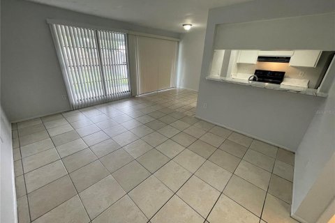 Townhouse in Tampa, Florida 2 bedrooms, 99.31 sq.m. № 1888555 - photo 7