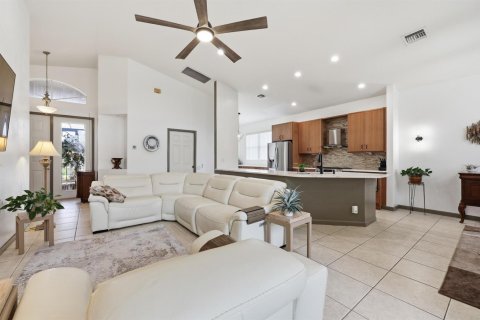 Casa en venta en Port St. Lucie, Florida, 2 dormitorios, 154.31 m2 № 2078279 - foto 9