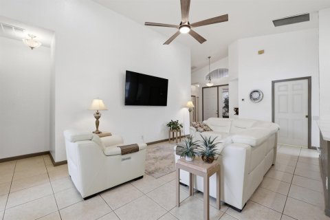 Casa en venta en Port St. Lucie, Florida, 2 dormitorios, 154.31 m2 № 2078279 - foto 8