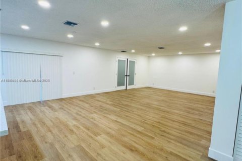 Villa ou maison à vendre à Lauderhill, Floride: 4 chambres, 211.17 m2 № 1954311 - photo 14