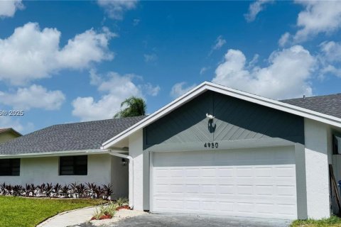 Villa ou maison à vendre à Lauderhill, Floride: 4 chambres, 211.17 m2 № 1954311 - photo 3
