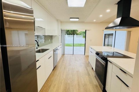 Villa ou maison à vendre à Lauderhill, Floride: 4 chambres, 211.17 m2 № 1954311 - photo 10