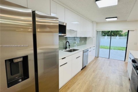 Villa ou maison à vendre à Lauderhill, Floride: 4 chambres, 211.17 m2 № 1954311 - photo 11