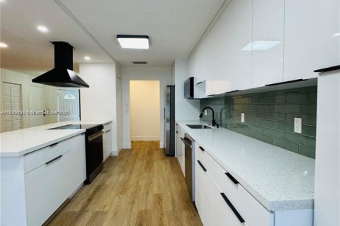 Villa ou maison à vendre à Lauderhill, Floride: 4 chambres, 211.17 m2 № 1954311 - photo 7