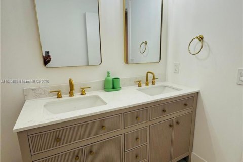 Villa ou maison à vendre à Lauderhill, Floride: 4 chambres, 211.17 m2 № 1954311 - photo 22