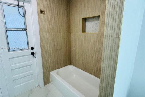 Villa ou maison à vendre à Lauderhill, Floride: 4 chambres, 211.17 m2 № 1954311 - photo 25