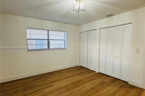 Villa ou maison à vendre à Lauderhill, Floride: 4 chambres, 211.17 m2 № 1954311 - photo 20