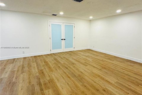 Villa ou maison à vendre à Lauderhill, Floride: 4 chambres, 211.17 m2 № 1954311 - photo 15