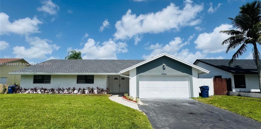 Villa ou maison à Lauderhill, Floride 4 chambres, 211.17 m2 № 1954311