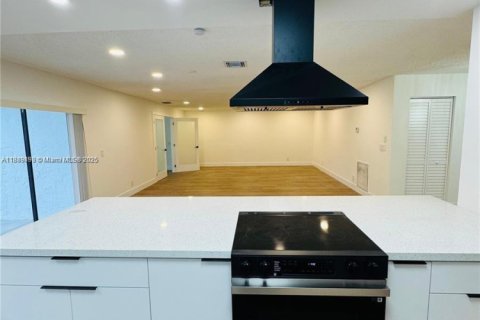 Villa ou maison à vendre à Lauderhill, Floride: 4 chambres, 211.17 m2 № 1954311 - photo 12