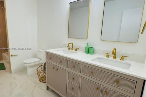 Villa ou maison à vendre à Lauderhill, Floride: 4 chambres, 211.17 m2 № 1954311 - photo 21