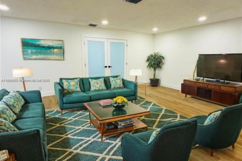 Villa ou maison à vendre à Lauderhill, Floride: 4 chambres, 211.17 m2 № 1954311 - photo 16